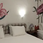 Apartment 4 Seasons 1