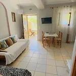 4 Seasons 1 Apartment *